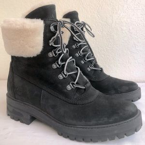 Black leather women’s lace up timberland boots water resistant sz 9.5